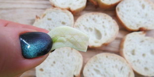 закусочные бутерброды с луком и яйцами