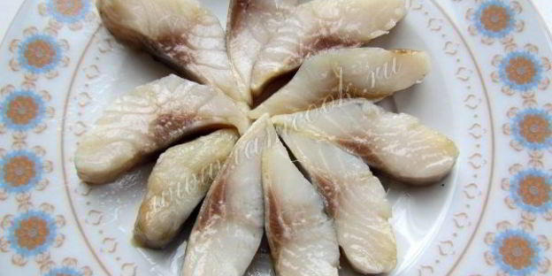 закусочные бутерброды с сельдью, яйцом и свеклой