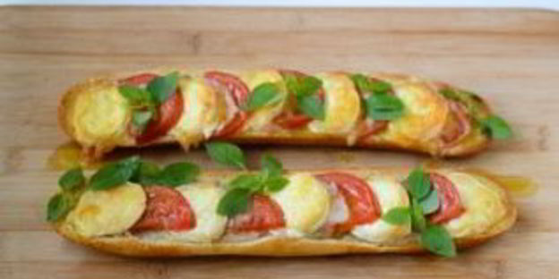 запеченный бутерброд с сыром и помидорами