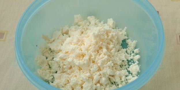 зеленые бутерброды с омлетом и брынзой