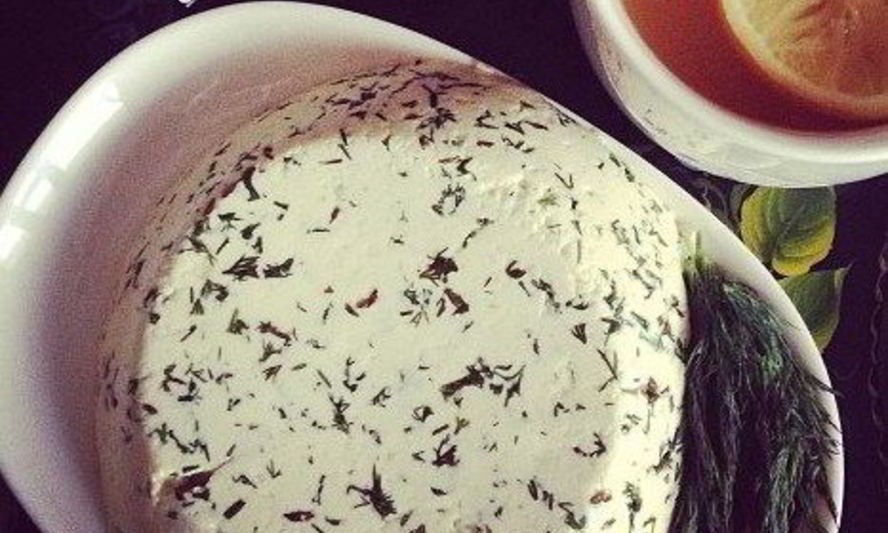 Рецепт домашнего сыра с луком и тмином