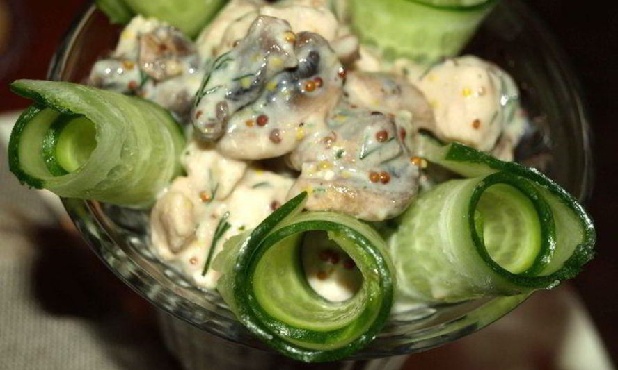 Рецепт коктейля из куриной грудки, шампиньонов и огурцов
