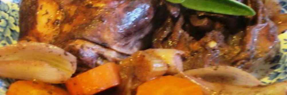 Кролик, маринованный в красном вине, с овощами