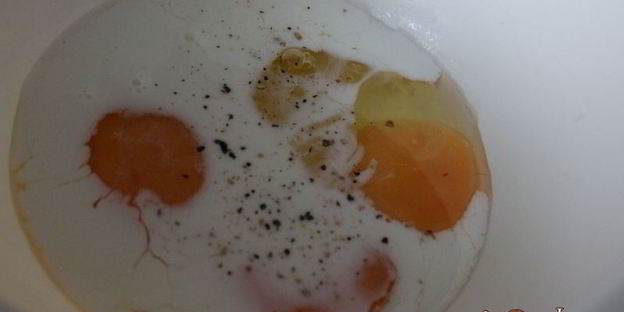 баклажаны с курицей в омлете