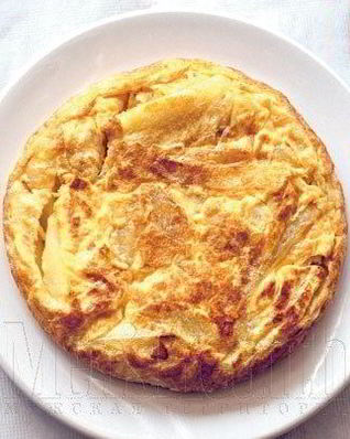 Банановый омлет с хлебом и сыром