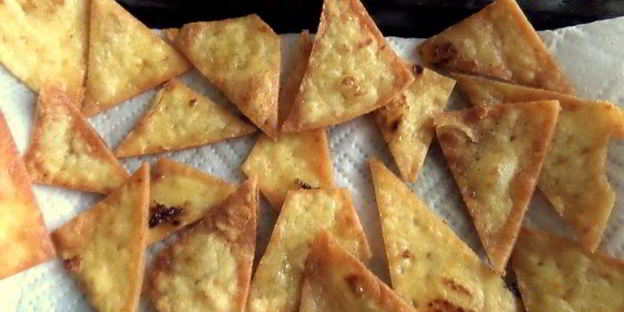 быстрый омлет из микроволновки с чипсами