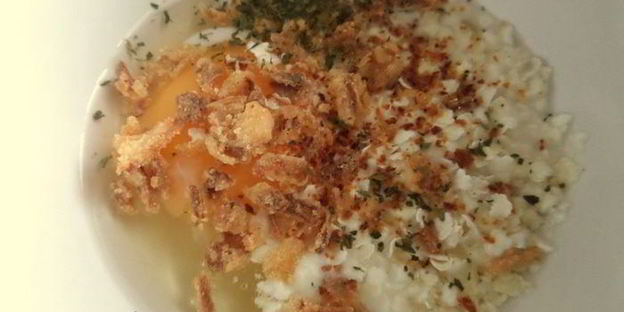 быстрый омлет из микроволновки с чипсами