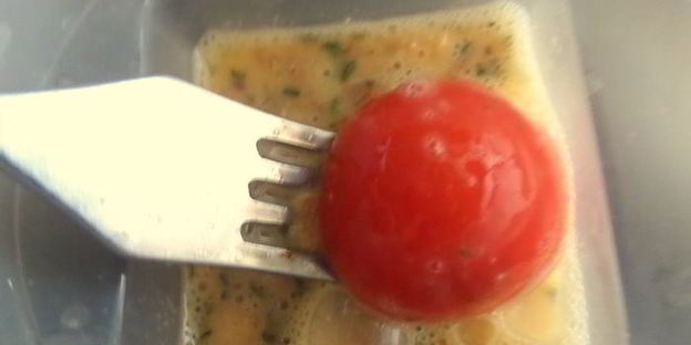 быстрый омлет из микроволновки с чипсами