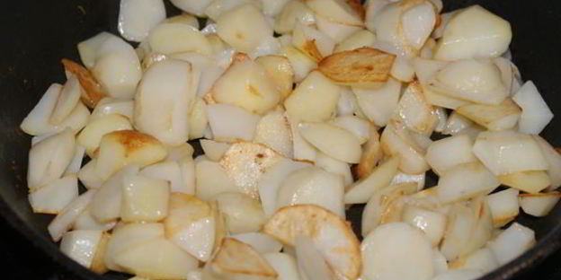 фриттата с картофелем, шпинатом и творожным сыром