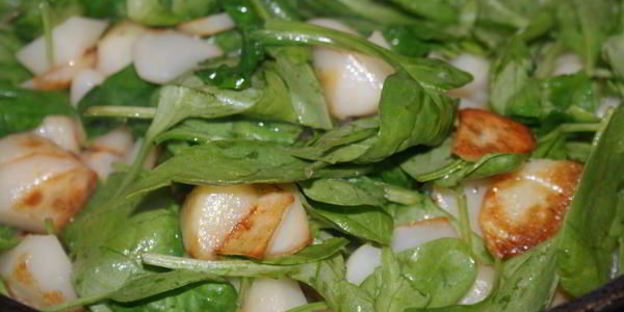 фриттата с картофелем, шпинатом и творожным сыром