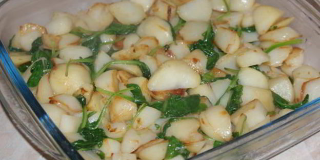 фриттата с картофелем, шпинатом и творожным сыром