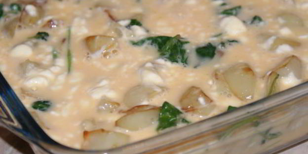 фриттата с картофелем, шпинатом и творожным сыром