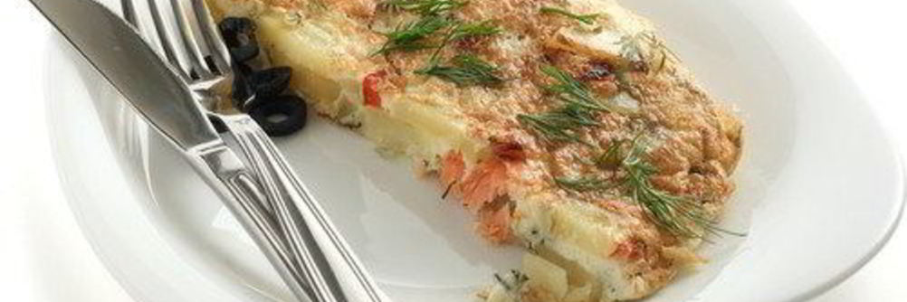 Фриттата с копченым лососем и грибами