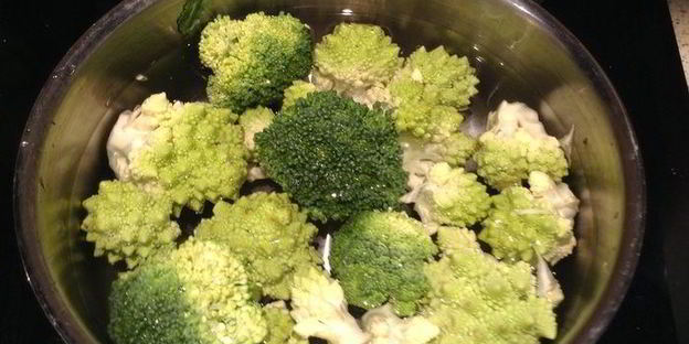 фриттата с романеско и брокколи