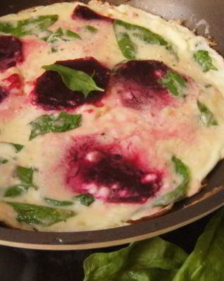 Фриттата со свеклой и шпинатом Креативный завтрак