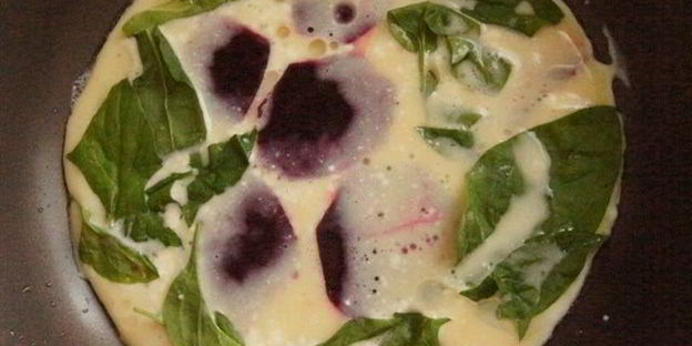 фриттата со свеклой и шпинатом креативный завтрак