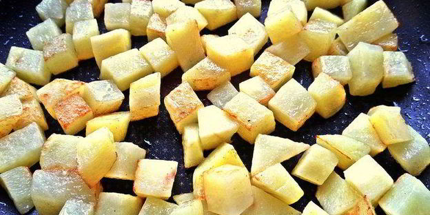 испанский картофельный омлет с рыбкой