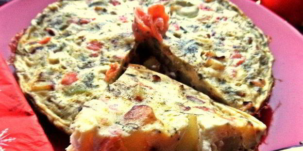 испанский картофельный омлет с рыбкой