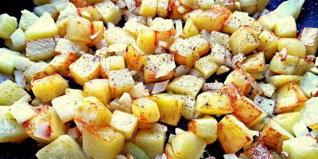 испанский картофельный омлет с рыбкой