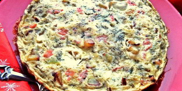 испанский картофельный омлет с рыбкой