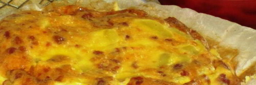 Картофельная фриттата с колбасками