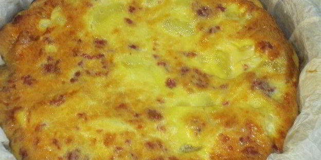 картофельная фриттата с колбасками