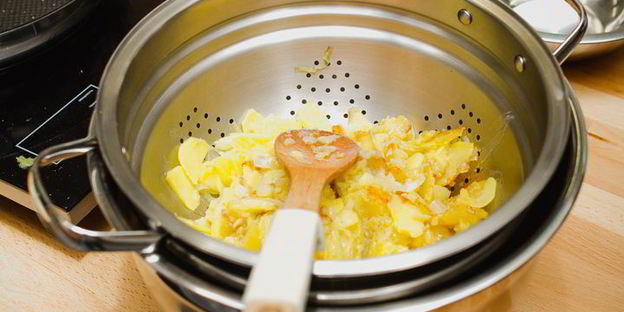 картофельно-луковый омлет