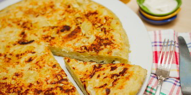 картофельно-луковый омлет