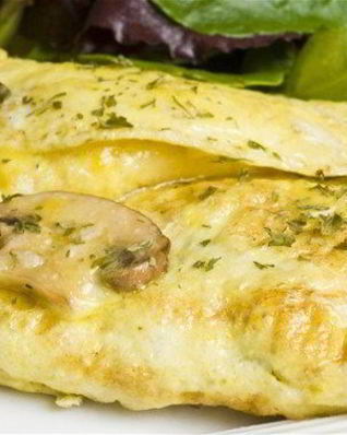 Нежный омлет с грибами, специями и сыром