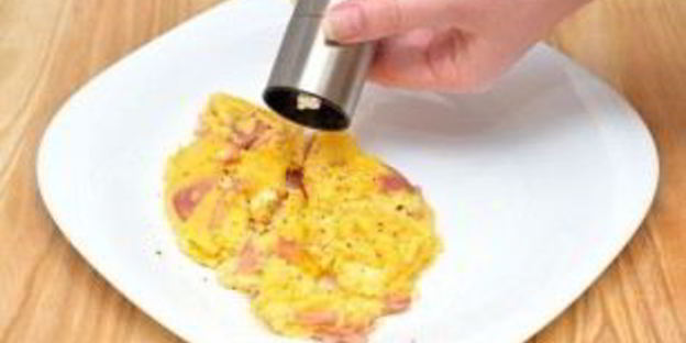 омлет без молока в микроволновке