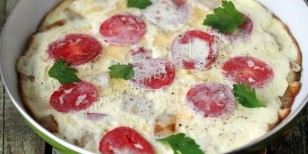 омлет из перепелиных яиц с баклажанами и помидорами