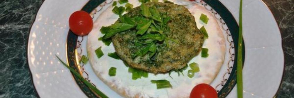 Омлет из перепелиных яиц со шпинатом на лепешке