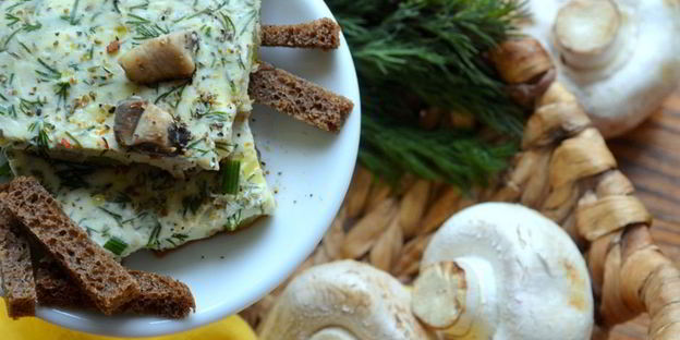 омлет на сметане с шампиньонами и кабачками