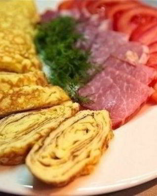 Омлет по-японски с вяленой говядиной