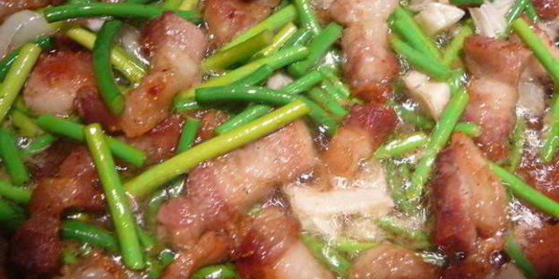 омлет с чесночными стрелками