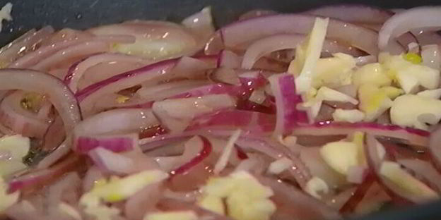 омлет с грибами и куриной печенкой