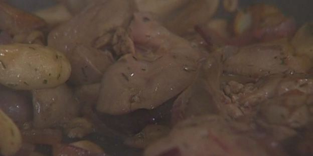 омлет с грибами и куриной печенкой