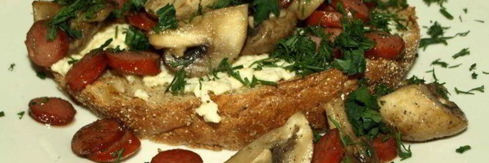 Омлет с грибами и охотничьими колбасками