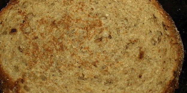 омлет с грибами и охотничьими колбасками