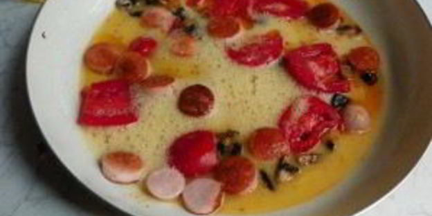 омлет с грибами и помидорами