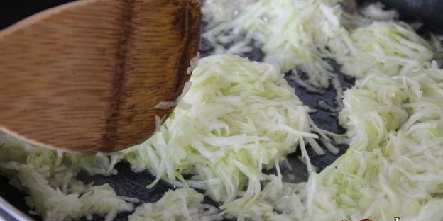 омлет с кабачком и зеленью