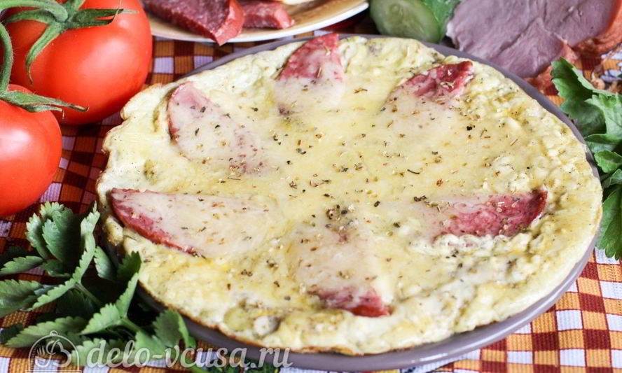 Рецепт омлета с колбасой и сыром