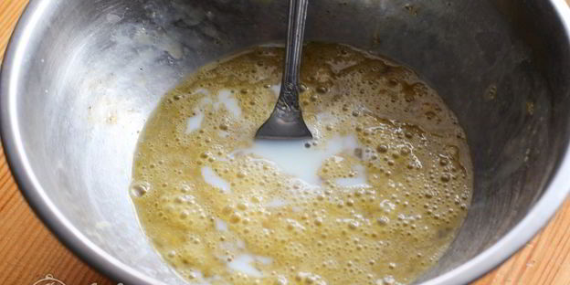 омлет с колбасой и сыром