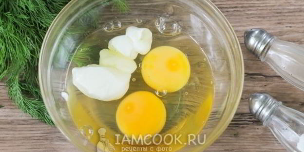 омлет с майонезом на сковороде
