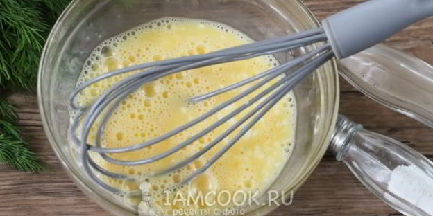 омлет с майонезом на сковороде