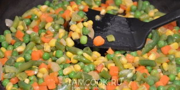 омлет с мексиканской овощной смесью