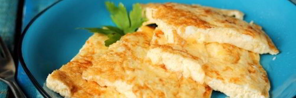 Омлет с молоком на сковороде