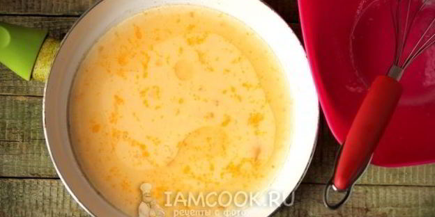 омлет с молоком на сковороде