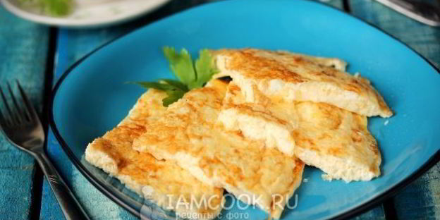 омлет с молоком на сковороде