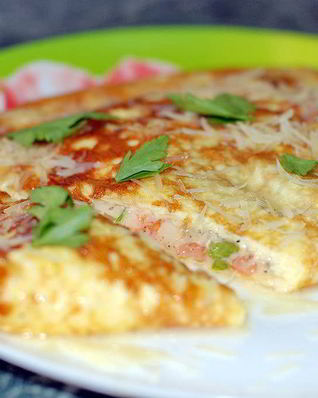 Омлет с перцем и помидорами